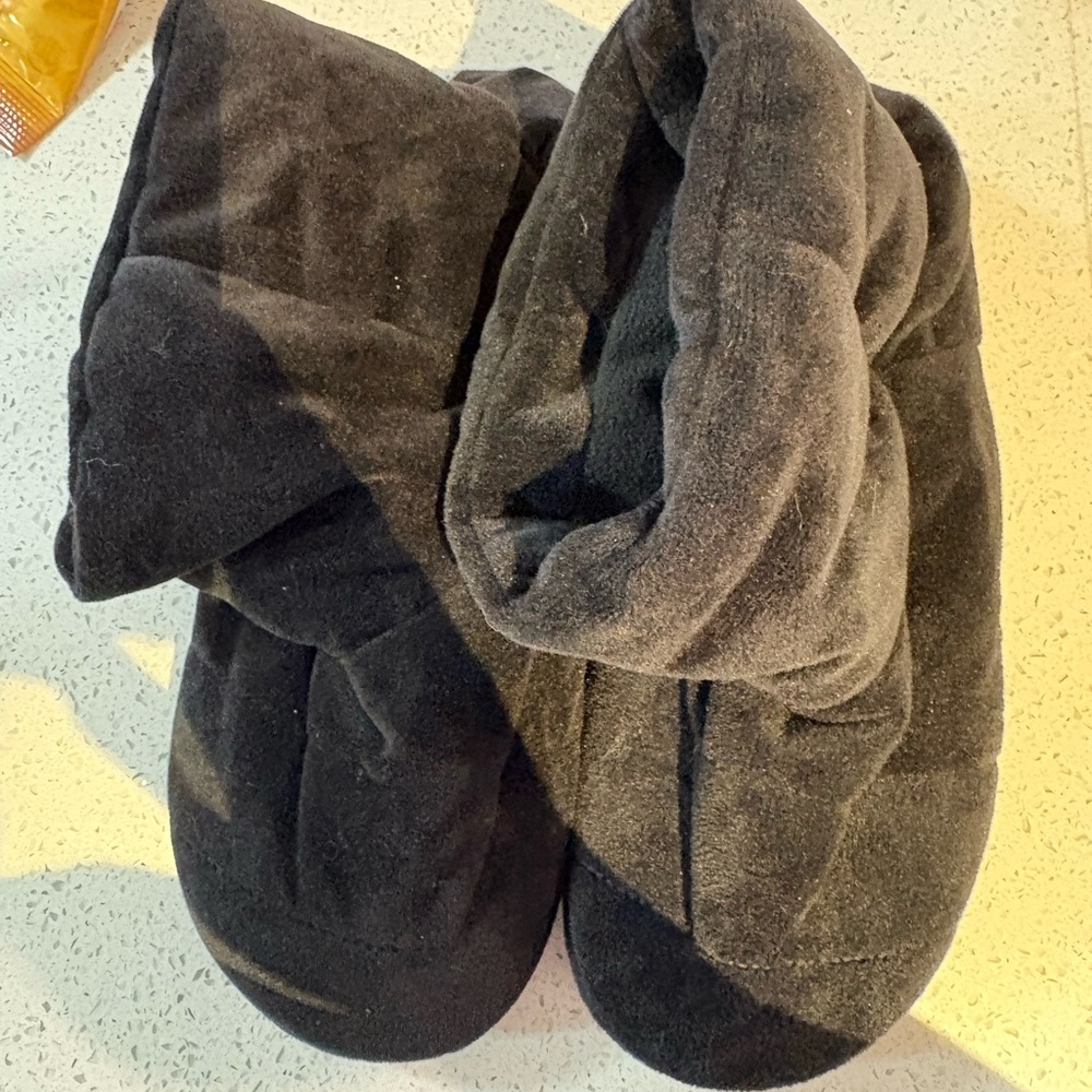 Vibrating/massaging boots